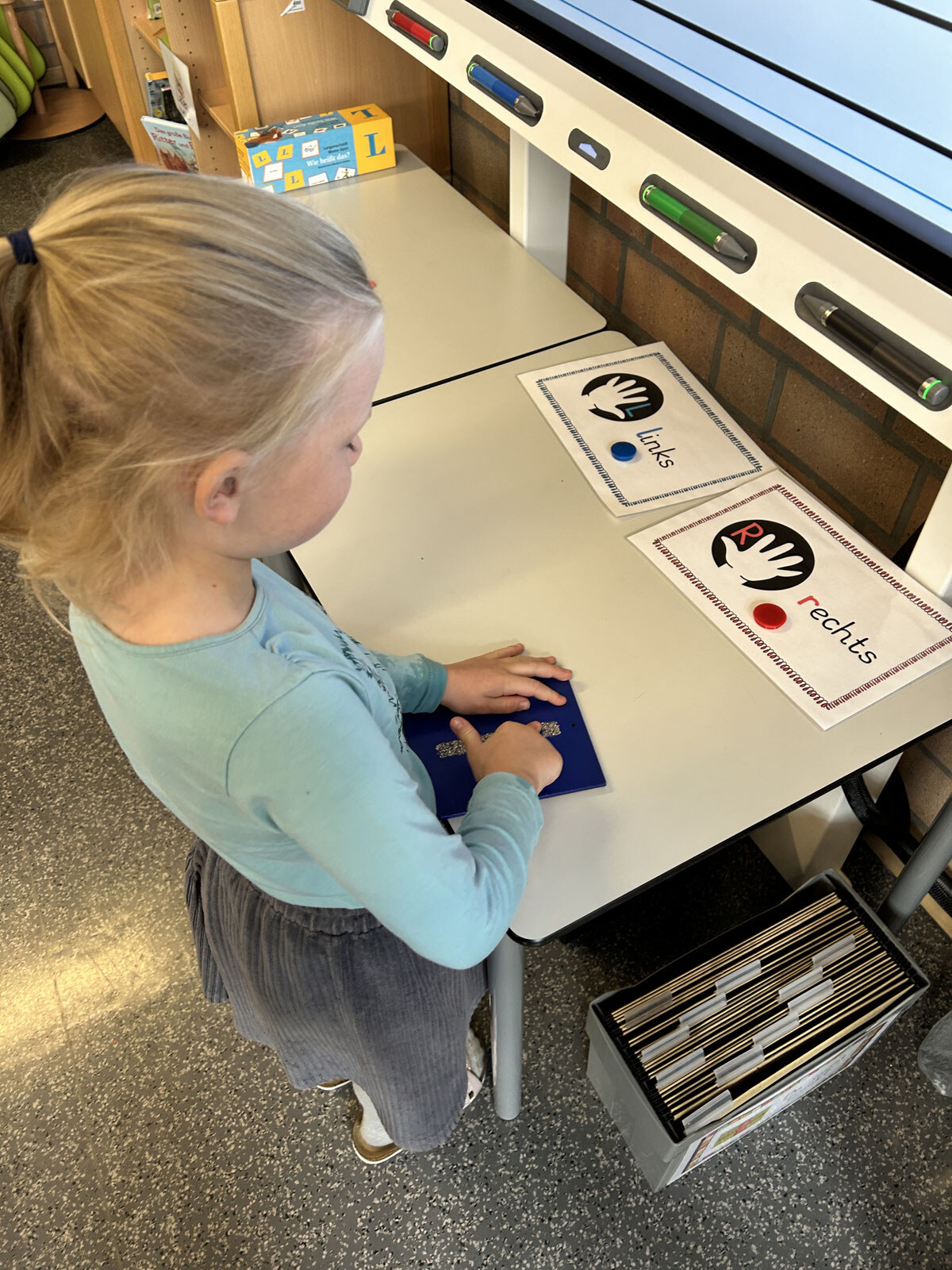 Die neuen Erstklässler*innen lernen die ersten Buchstaben – mit dem ganzen Körper