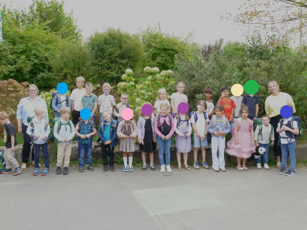 Die Klasse 1/2 B mit ihren Lehrerinnen
